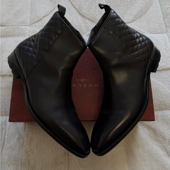 $495 Mezlan Quilted Black Leather Side Zip Ankle Boots 11 - Picture 7 of 11